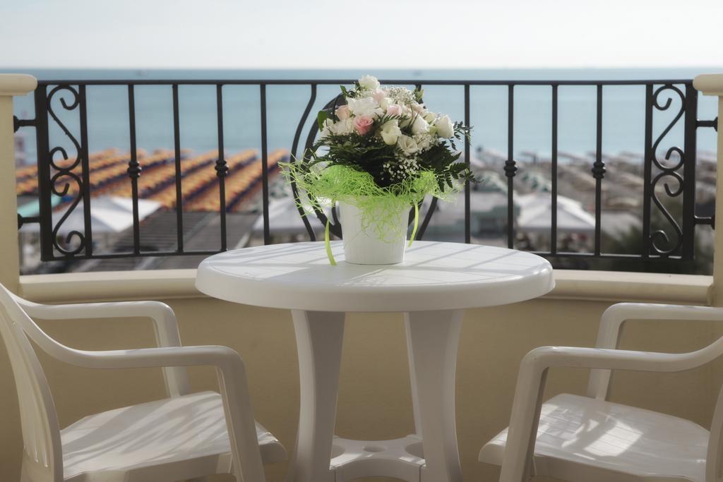 Hotel Riviera Milano Marittima Esterno foto
